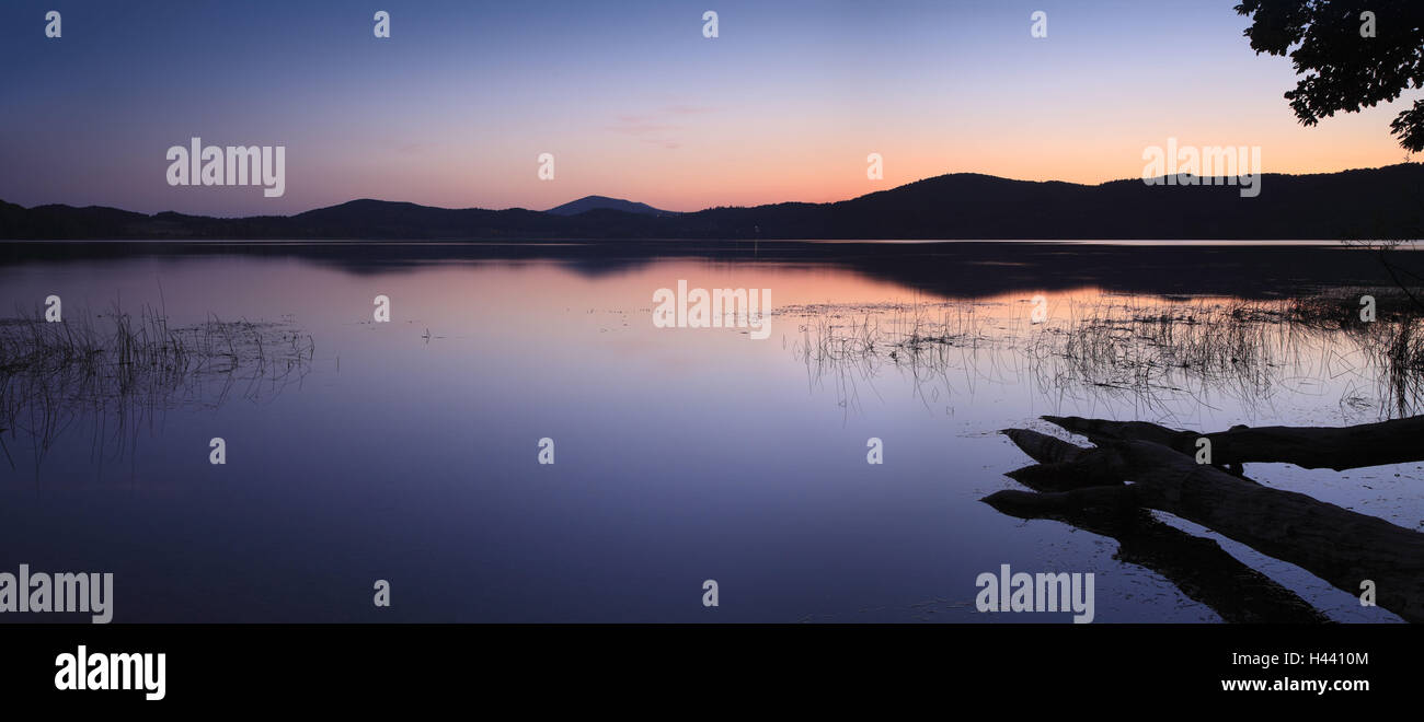 Allemagne, Rhénanie-Palatinat, Laacher See, coucher du soleil, Banque D'Images