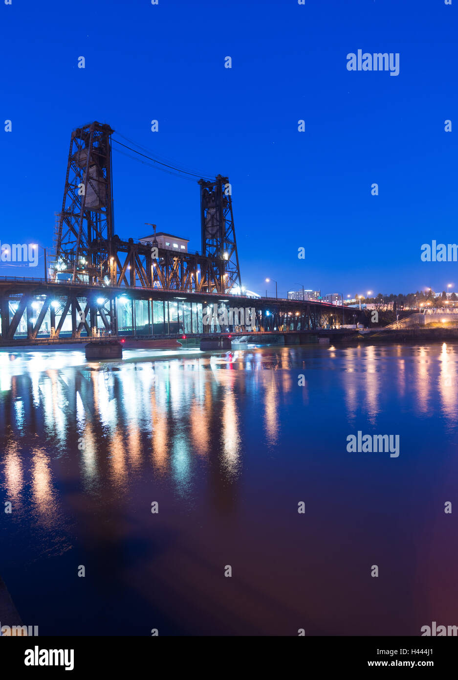 Pont en acier, Rue de l'Oregon Willamette River Centre-ville de Portland Banque D'Images