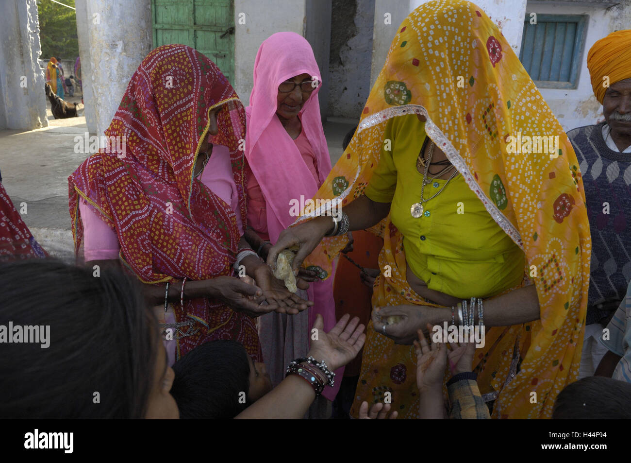 L'Inde, Rajasthan, Pushkar, des femmes, des saris, de couleurs vives, le modèle ne libération, Banque D'Images
