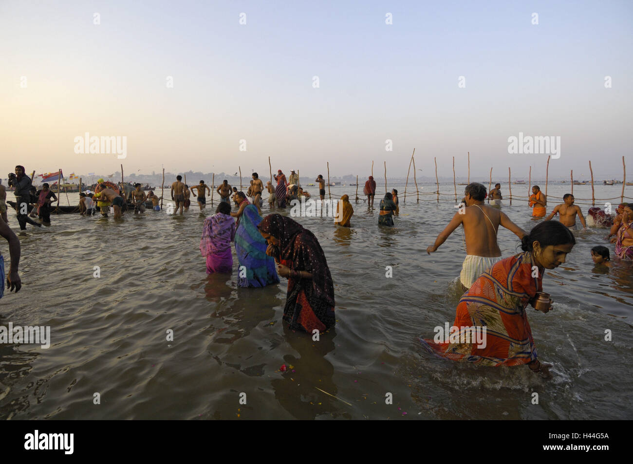 L'Inde, Uttar Pradesh, Allahabad, Kumbh Mela, personnes, baignade, Banque D'Images