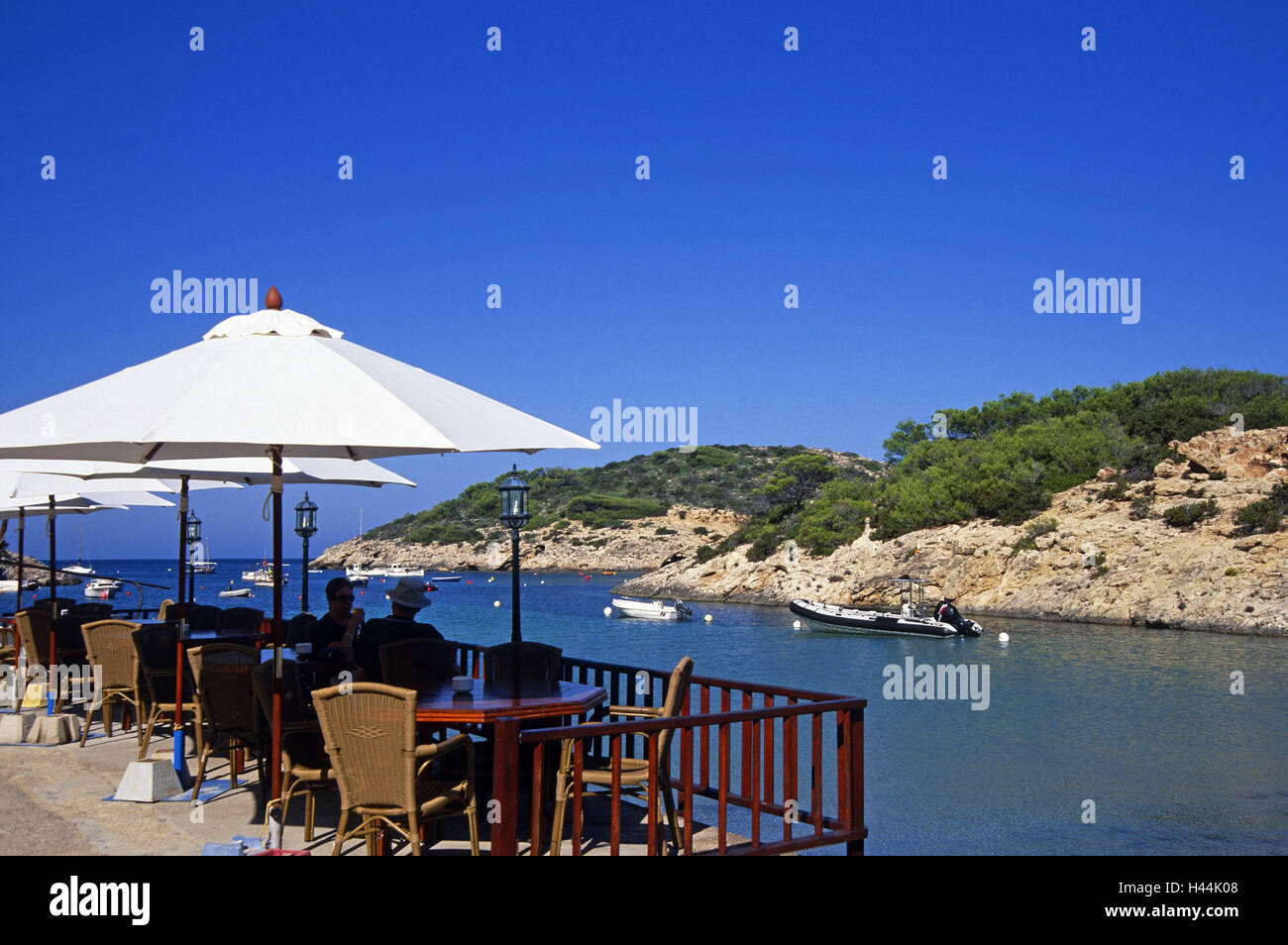 Cala de Portinatx, Ibiza, bar, terrasse, parasol, invités, Banque D'Images