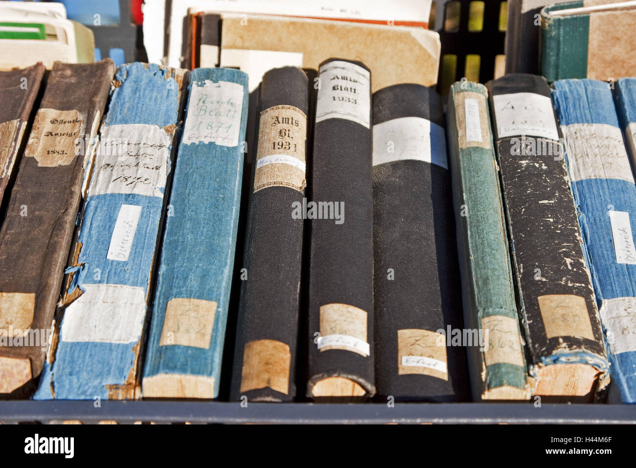 Marché aux puces, boîtes, livres, vieux, Banque D'Images
