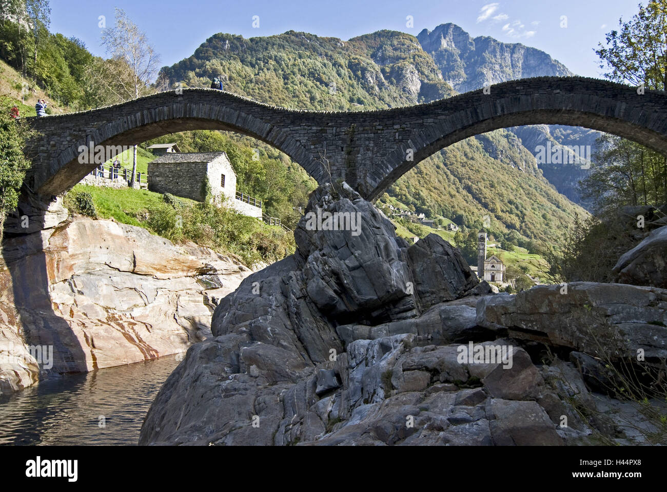 Suisse, Tessin, Verzascatal, Lavertezzo, Roman's Bridge, Ponte dei Salti, vue locale, Banque D'Images