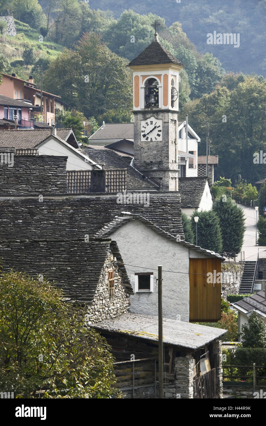 Suisse, Tessin, vallée de Verzasca, Vogorno, village de vacances, à l'église 'San Bartolomeo', Banque D'Images