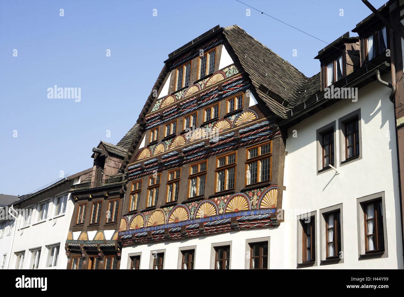 L'Allemagne, en Rhénanie du Nord-Westphalie, Höxter, vieux Dechanei, pays montagneux de la Weser, district, ville Dechanei, maison à colombages, maison, des colombages, Adel du conducteur, maison, maison d'habitation, à l'extérieur, la structure, l'architecture, l'architecture de style Renaissance de la Weser, en général,, fenêtre, toit de maison, la saison, l'été, personne ne, Banque D'Images