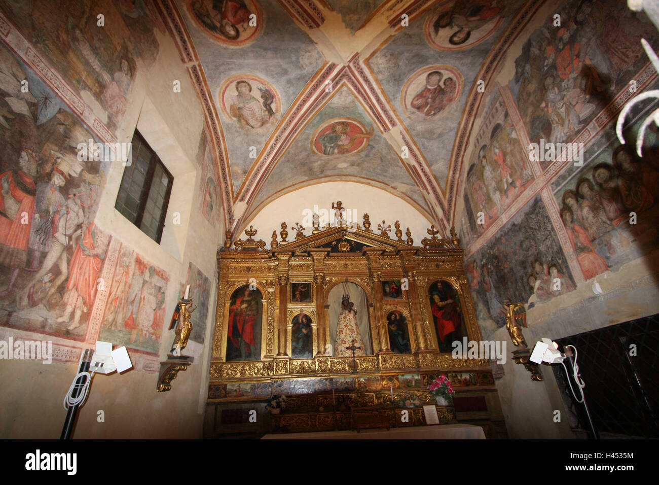 Italie, Toscane, San Miniato, Loretino oratorio, fresques, autel en bois, de la ville, la destination, le lieu d'intérêts, de l'art, de la culture, de l'autel, dore, peinture, peinture murale, fresque au plafond, la fresque, l'oratorio, affiches, art sacré, salle de prière, la foi, la religion, le christianisme, à l'intérieur, Lorentius, Banque D'Images