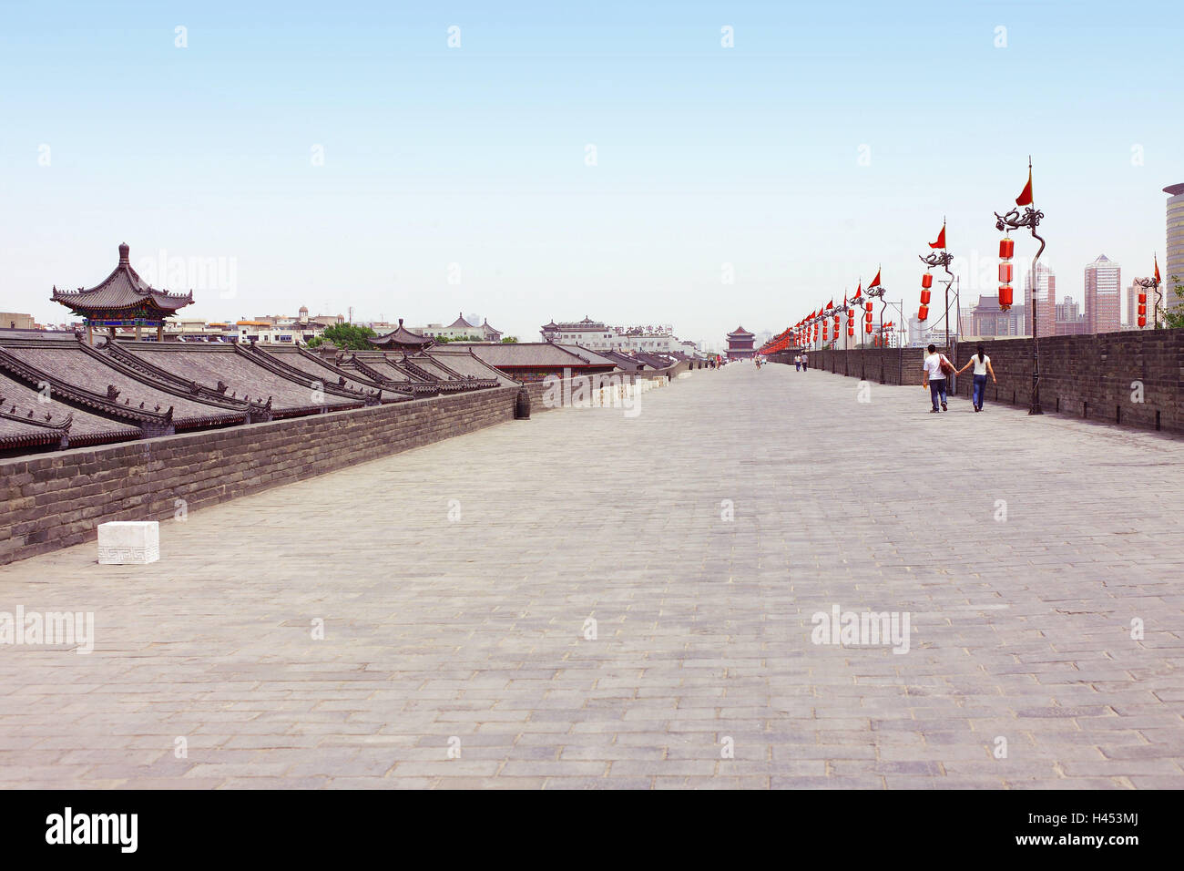 La Chine, Shaanxi, Xi'an, les murailles de la ville, les passants, Banque D'Images