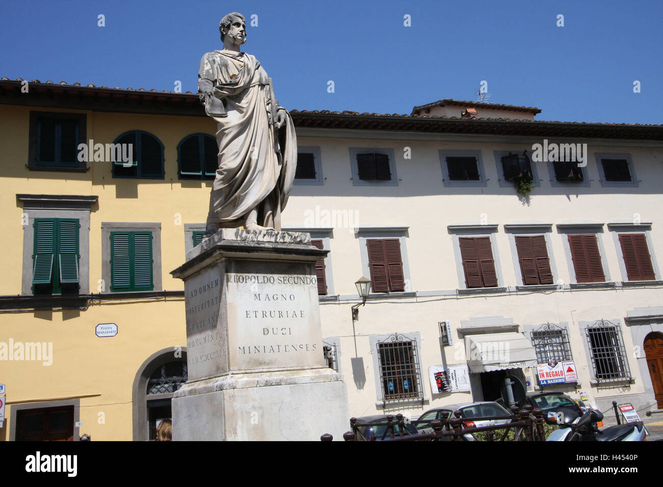 Italie, Toscane, San Miniato, Piazza Buonaparte, maisons, détail, statue, Leopoldo Secundo, la ville, la destination, le lieu d'intérêt, architecture, maisons d'habitation, à l'extérieur, déserte, sculpture, sculpture, historiquement, monument, Banque D'Images