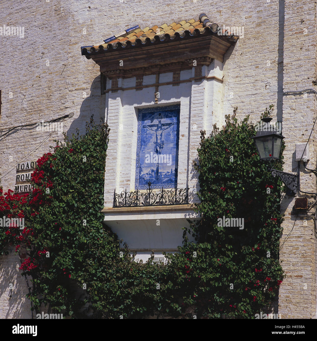 Espagne, Andalousie, Séville, Barrio de Santa Cruz, façade, détail, Azulejo, Europe, ville, la destination, le lieu d'intérêts, de la culture, de la construction, de l'architecture, à l'extérieur, la religion, la foi, le christianisme, partie commune, carreaux, tuiles, carreaux de mosaïque photo, photo, typiquement pour des pays, à l'instar d'un Chrétien, Banque D'Images