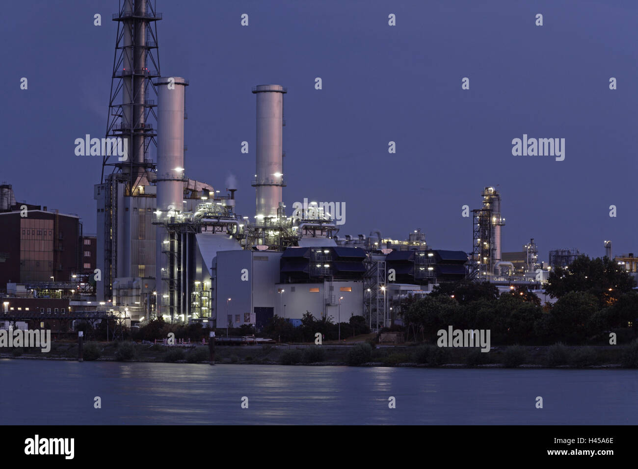 Allemagne, Bade-Wurtemberg, des pièces jointes, BASF, Ludwigshafen sur le Rhin, le soir, Banque D'Images