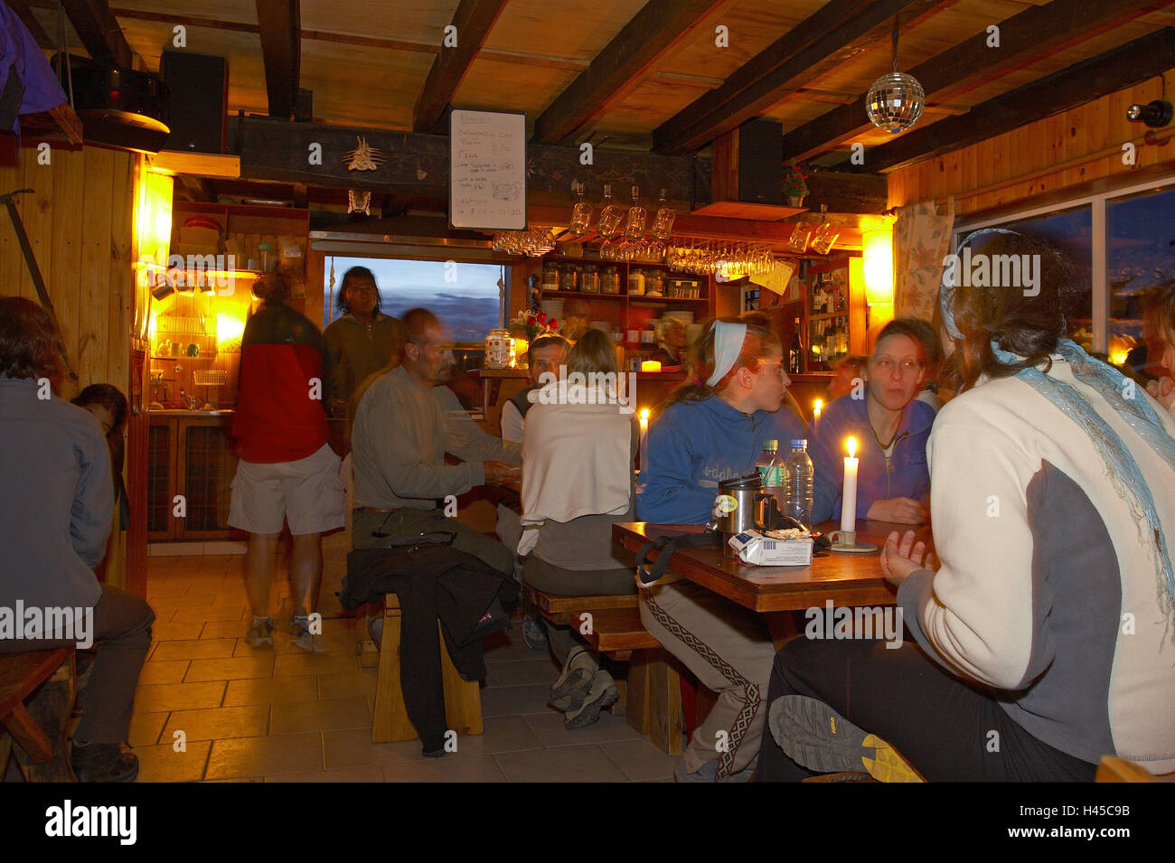 L'Argentine, la Patagonie, les Andes, le Mont Tronador, refuge de montagne, Refuge Otto Meiling, salon pour invités, invités, pas de modèle libération, Banque D'Images