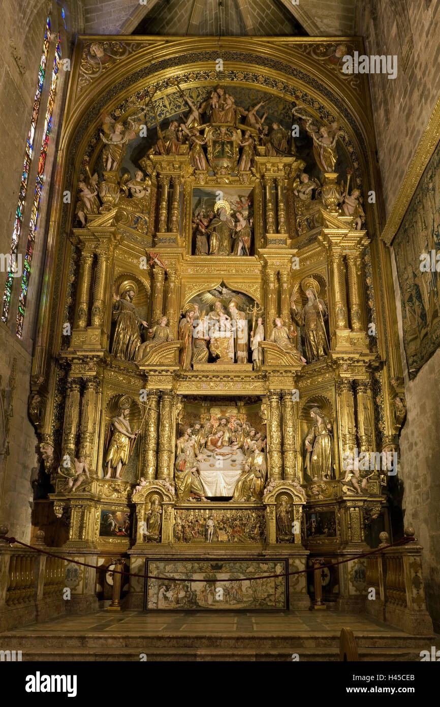 L Espagne Les Iles Baleares Ile De Majorque Palma De Majorque La Cathedrale La Seu Tourne De L Interieur Autel Lieu De Destination D Interet De L Architecture De La Structure Au Souffle Sacree De Construction L Espagne Les Iles Baleares Ile De Majorque Palma De Majorque La Cathedrale La Seu Tourne De L Interieur Autel Lieu De Destination D Interet De L Architecture De La Structure Au Souffle Sacree De Construction
