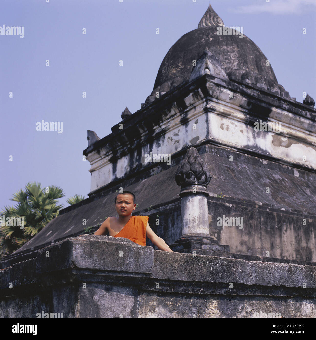 Le Laos, Luang Prabang, temple Wat Wisunarat, 'Lotus' Stupa, moine, le modèle ne libération, Asie, Asie du Sud-Est, la destination, le lieu d'intérêts, de la culture, UNESCO-Patrimoine culturel, Architecture, bâtiment, structure, pagode, à l'extérieur, les gens, l'homme, locales, la foi, la religion, le bouddhisme, Banque D'Images