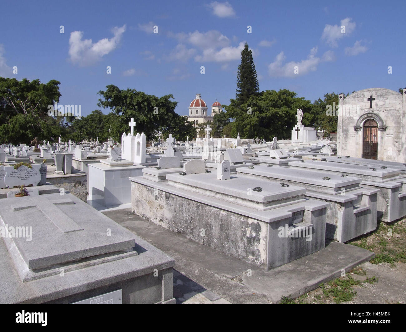 Capilla, Centrale, cimetière Cementerio, Cristobal Colon, La Havane, Cuba, destination de vacances, destination, les Caraïbes, l'endroit d'intérêt, de la mort, de la tombe, les pierres tombales, le marbre blanc, tombeau des croix, des tombes, des disques tombe, chagrin, tombes, démission, mémoire, transitoriness, personne, bande centrale, Banque D'Images