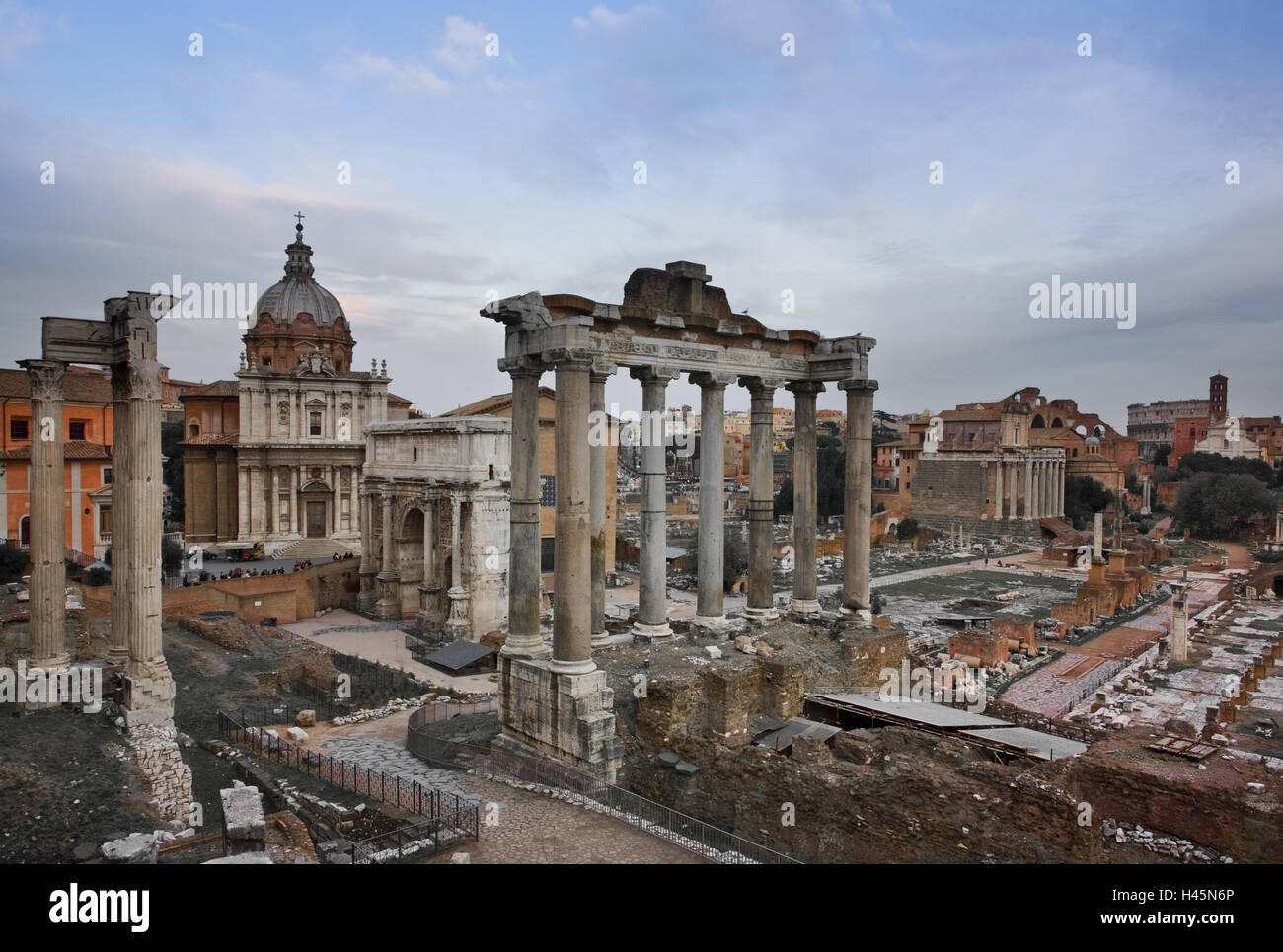 L'Italie, Rome, vue sur ville, Arco Tu Settimio Severo, de l'église Santi Luca e Martina, temple de Saturne, Septime Sévère Bogen, Banque D'Images
