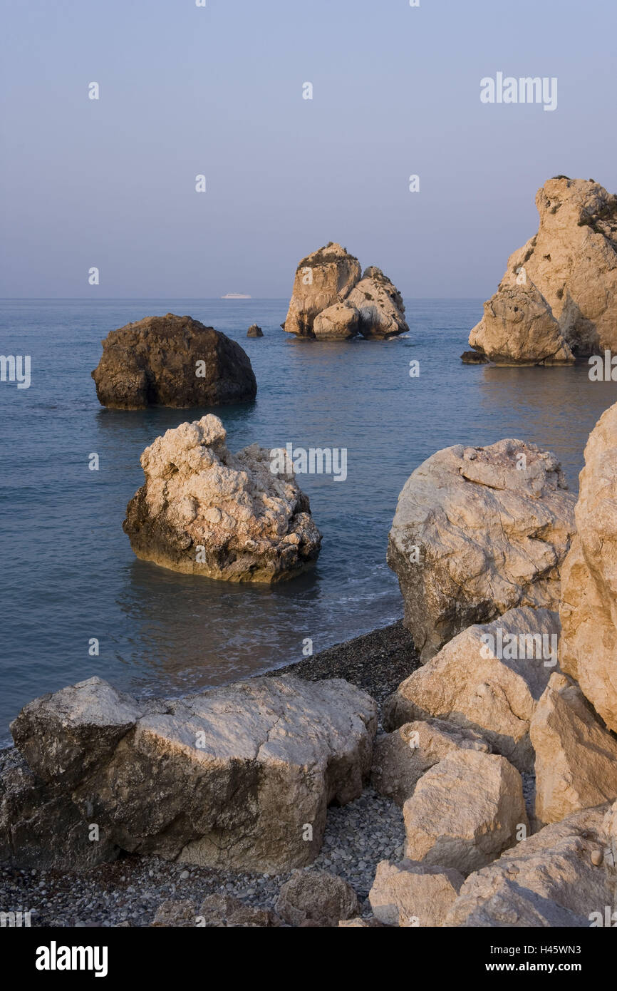 Chypre, Paphos, Petra tou Romiou, Aphroditefelsen, mer, lumière du soir, Banque D'Images