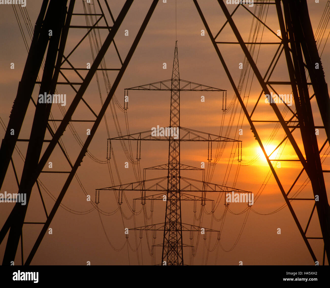 Coucher du soleil au-delà de la tour de pylône Banque D'Images