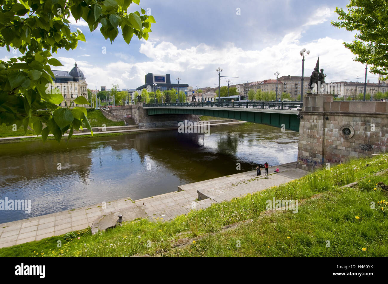 La Lituanie, Vilnius, Vieille Ville, rivière Neris, pont vert, Banque D'Images