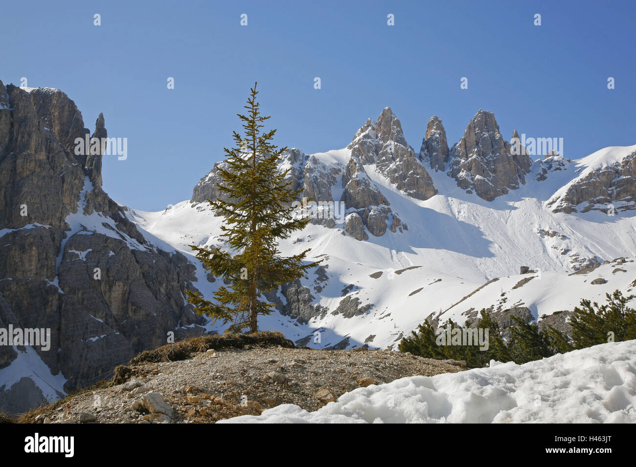 L'Italie, le Tyrol du Sud, les Dolomites, Fischleintal, sixtes, sanglier supérieur, 3 points, les montagnes du pinacle, les montagnes, les sommets, les randonnées, les Alpes, les paysages, la nature, la neige, le ciel, bleu, Banque D'Images