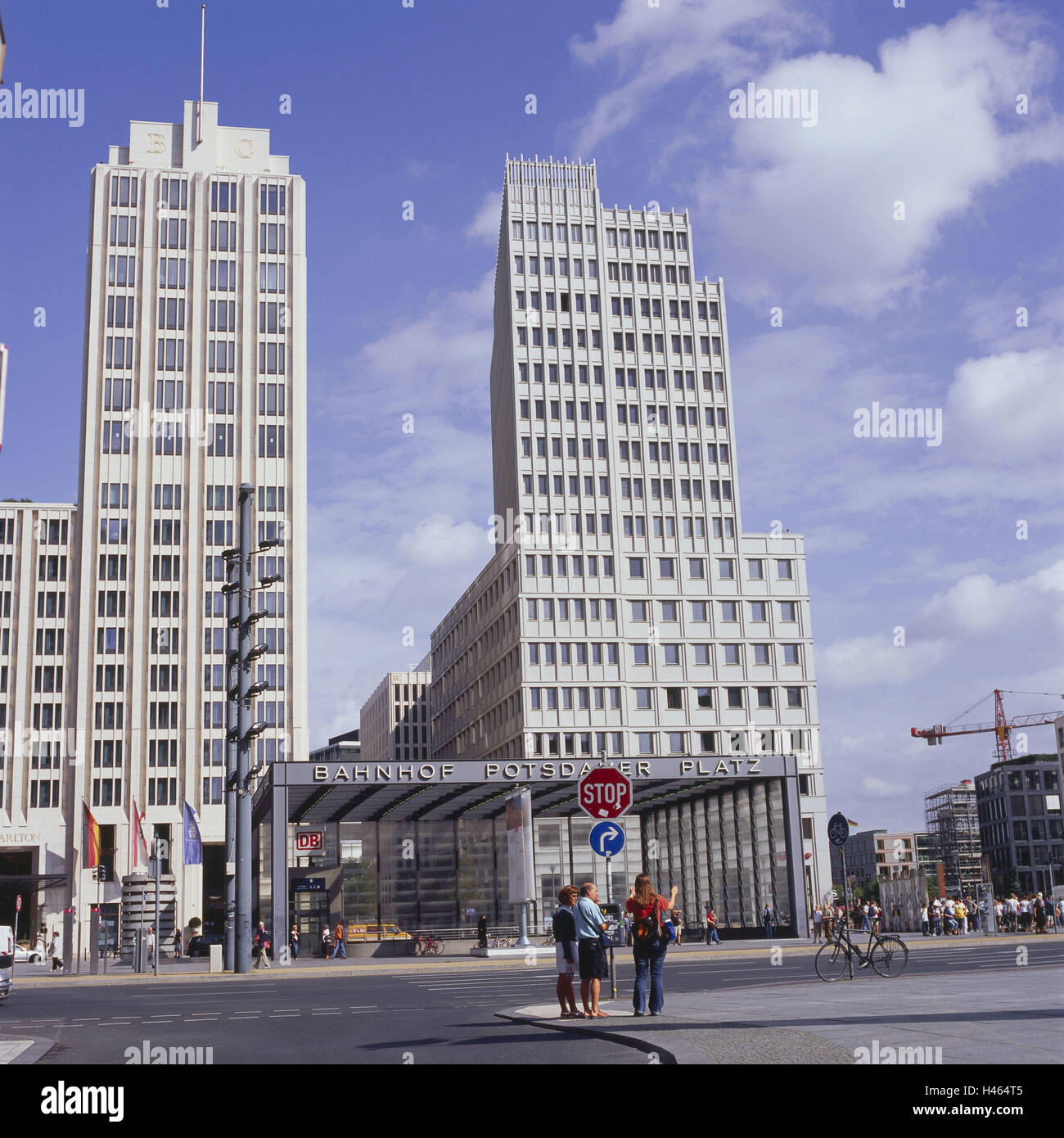 Allemagne, Berlin, Potsdam, l'espace de la gare, accueil, centre Beis, gare, banque, tourisme modèle ne libération, l'Europe, la ville, capitale, ville, partie Halltestelle, toitures, bâtiment, architecture, Beisheim center, l'hôtel, cinq étoiles, l'Astor, banque, personne, à l'extérieur, stop, pas de biens, Banque D'Images