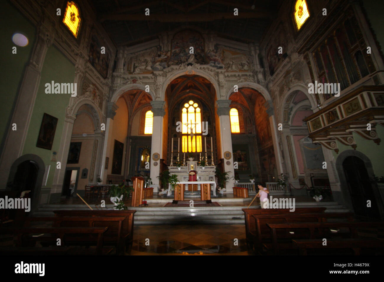 Italie, Toscane, San Miniato, l'église San Jacopo e Lucia, tourné de l'intérieur, autel, absides, ville, la destination, le lieu d'intérêts, d'un bâtiment, l'architecture, l'église, la construction sacrée, du tourisme, de l'intérieur, peinture murale, hall, bancs d'église, foi, religion, christianisme, Banque D'Images