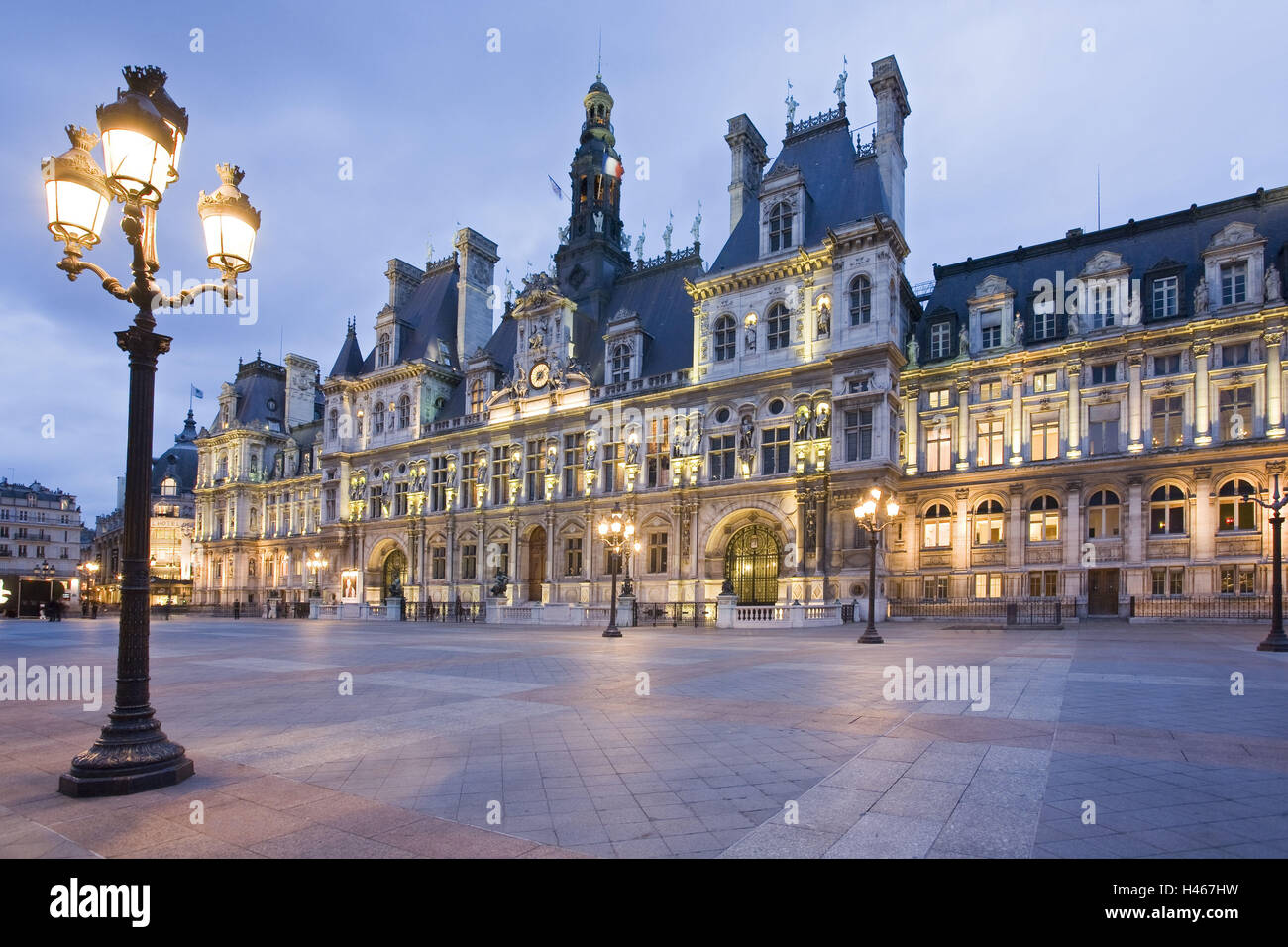 France, Paris, l'Hôtel de Ville, hôtel de ville, au crépuscule, Banque D'Images