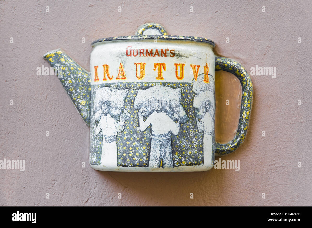 La Lituanie, Vilnius, vieille ville, mur d'une maison, détail, théière, clôturé, Banque D'Images