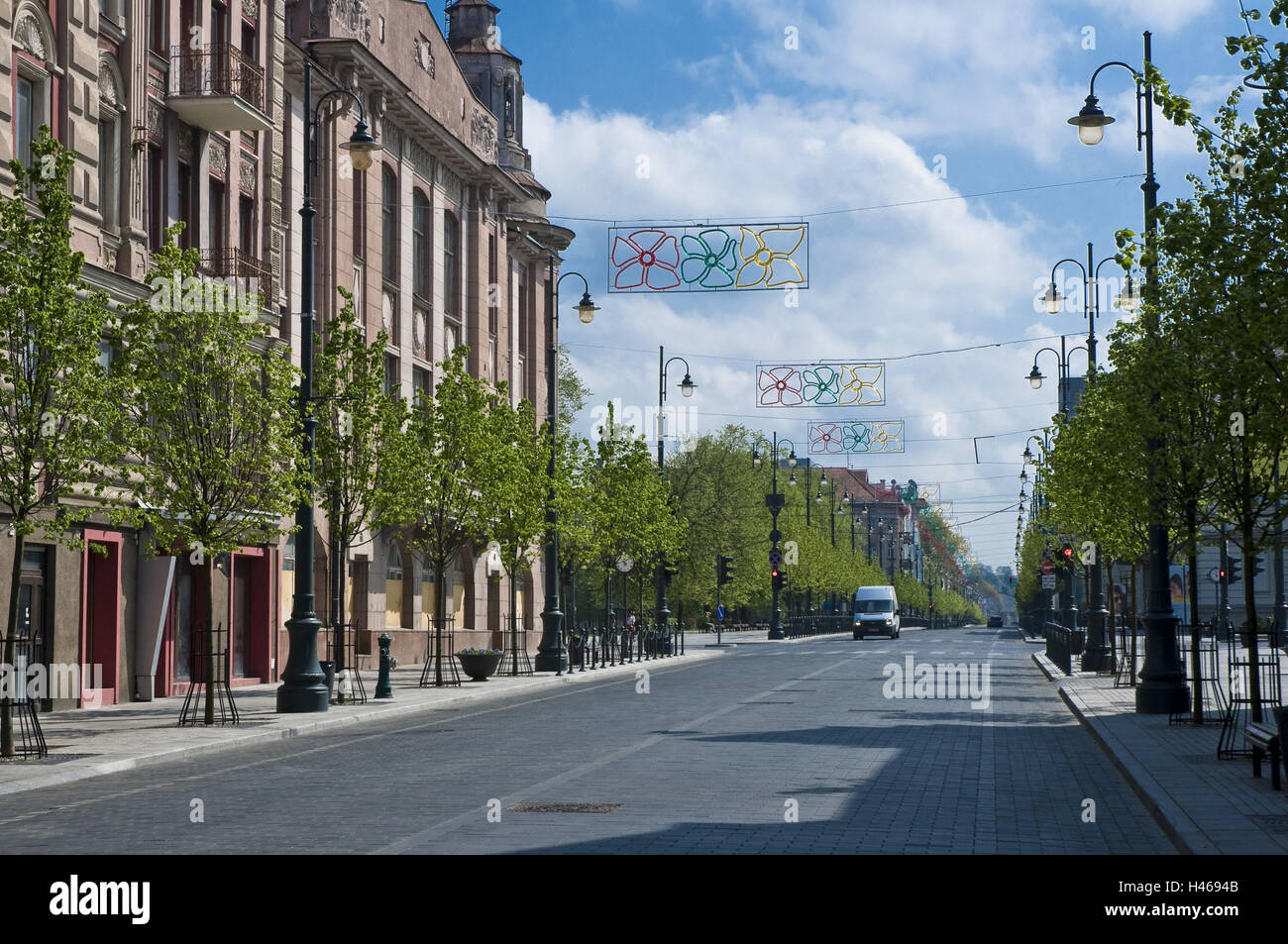 La Lituanie, Vilnius, de la vieille ville, rue Gedimino, terrasses, arbres, Banque D'Images