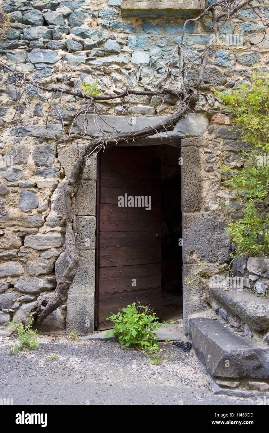 France, Auvergne, Puy de Dome, Villeneuve, entrée cave, ouvert, Banque D'Images