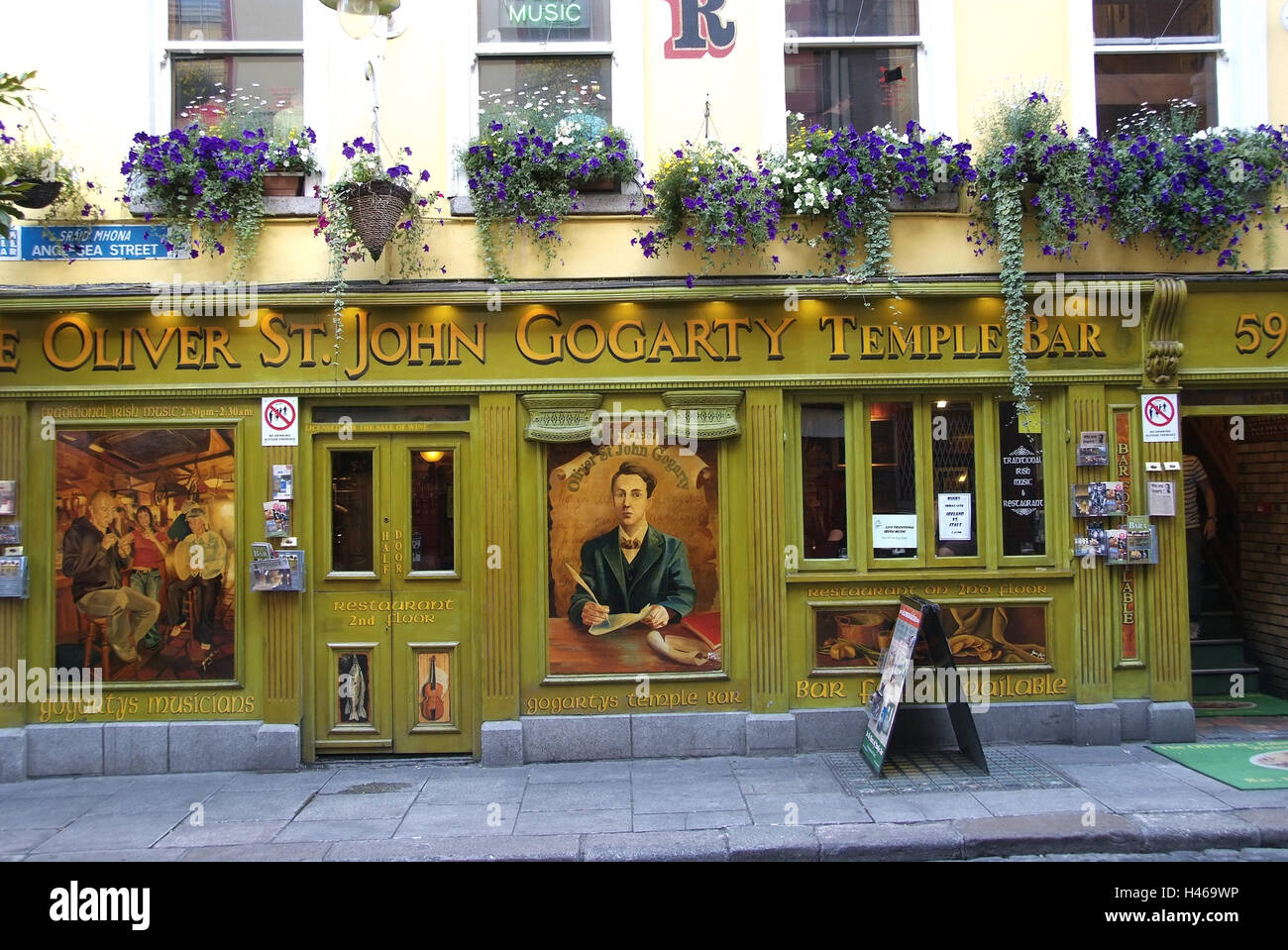 L'Irlande, Dublin, partie de la ville de Temple Bar, pub, bar, Temple Gogartys Banque D'Images