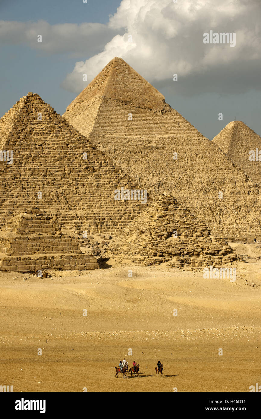 L'Egypte, Le Caire, Gizeh, pyramides, reine des pyramides, Khéphren pyramide, pyramide de Khéops, pyramide Ripperblackstaff, sur les chevaux, tourisme Banque D'Images