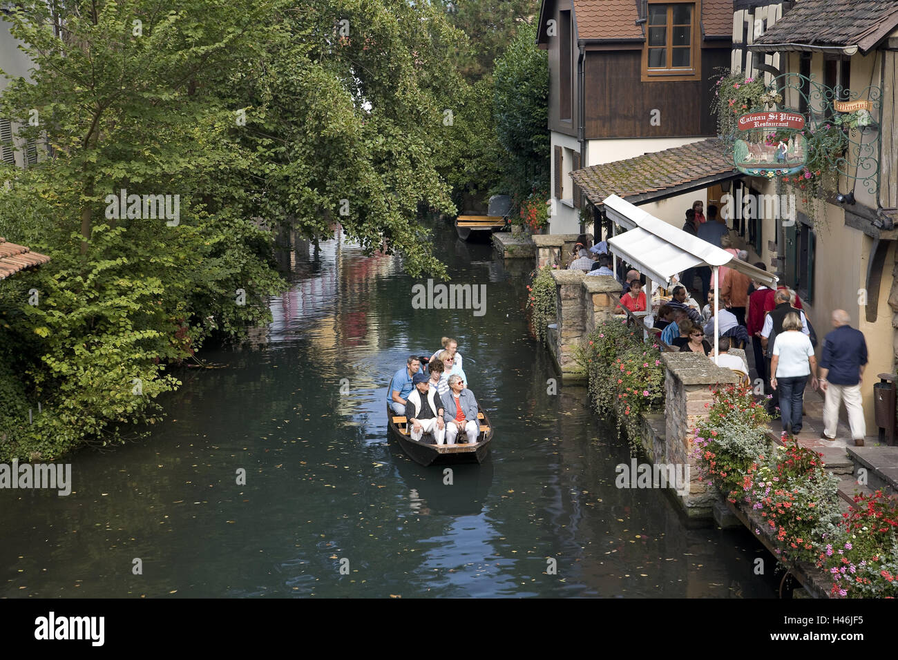 France, Alsace, Colmar, la petite Venise, le poireau, la rivière, bateau restaurant, tourisme, le modèle ne libération, Oberelsass, ville, gastronomie, inn, rivière, voyage en bateau, excursion, tourisme, personne, le déjeuner, le soleil, la réflexion, Banque D'Images