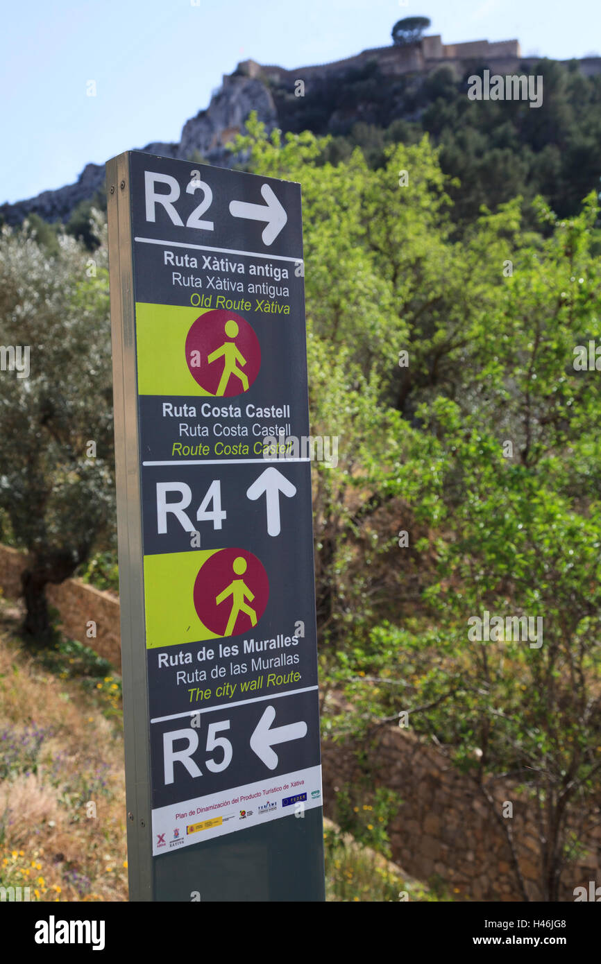 Panneau de randonnée à vélo à Xativa Château en Espagne Banque D'Images