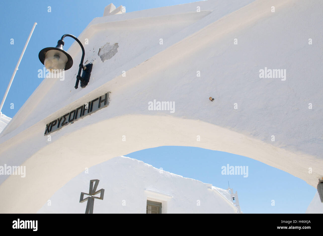 Entrée du monastère de Chrisopigi, Sifnos, l'île des Cyclades, Grèce, Banque D'Images