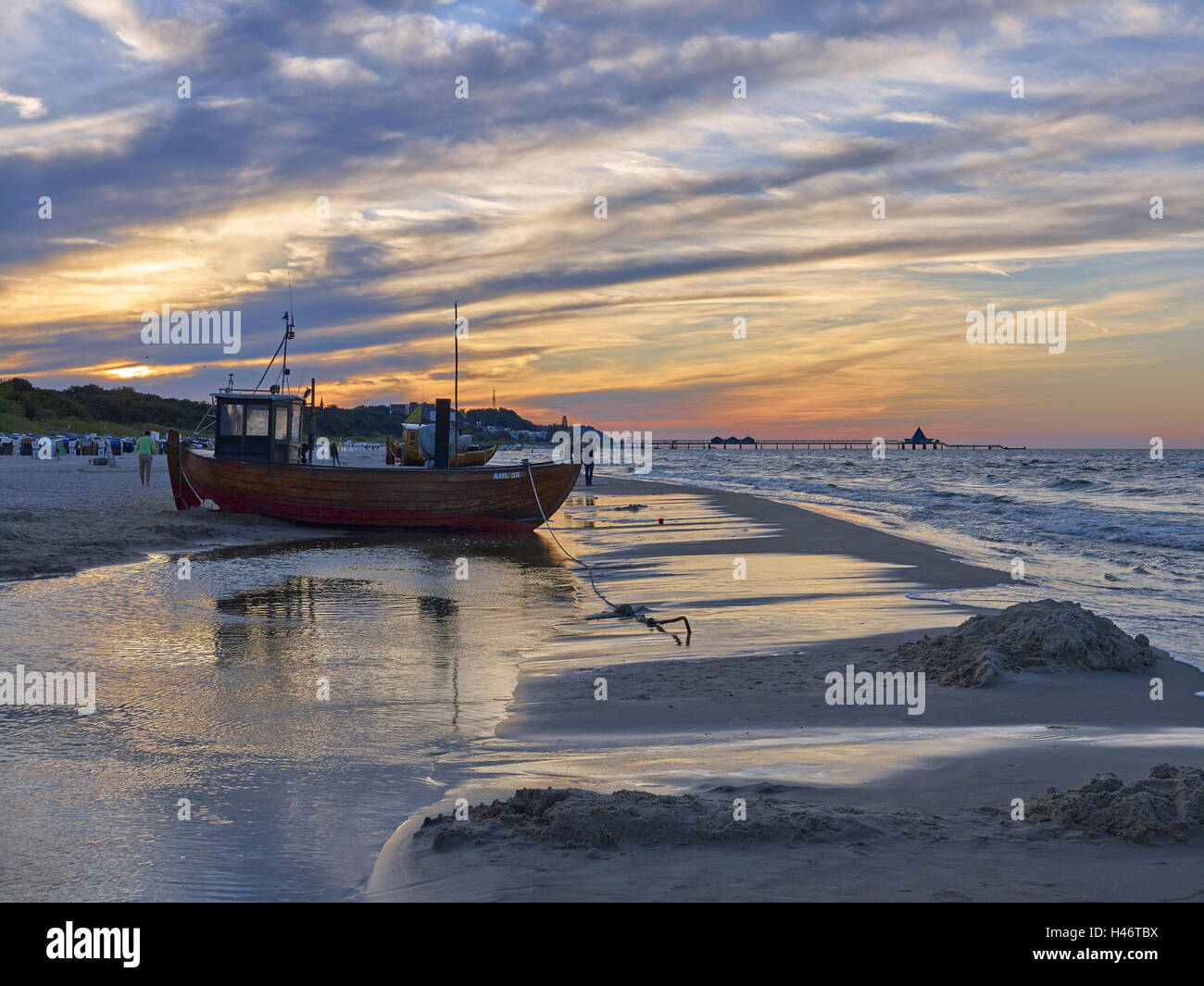 Bateau de pêche sur la plage, Nice, l'île d'Usedom, Allemagne Banque D'Images