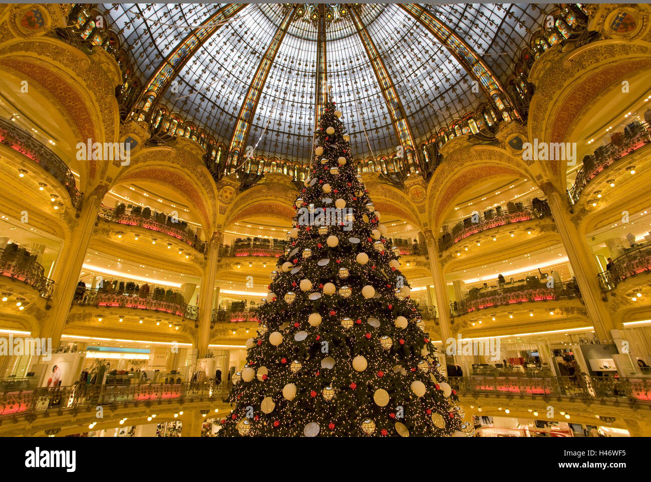 France, Paris, grand magasin 'Galeries Lafayette', de dome en verre, arbre de Noël, détail, Banque D'Images