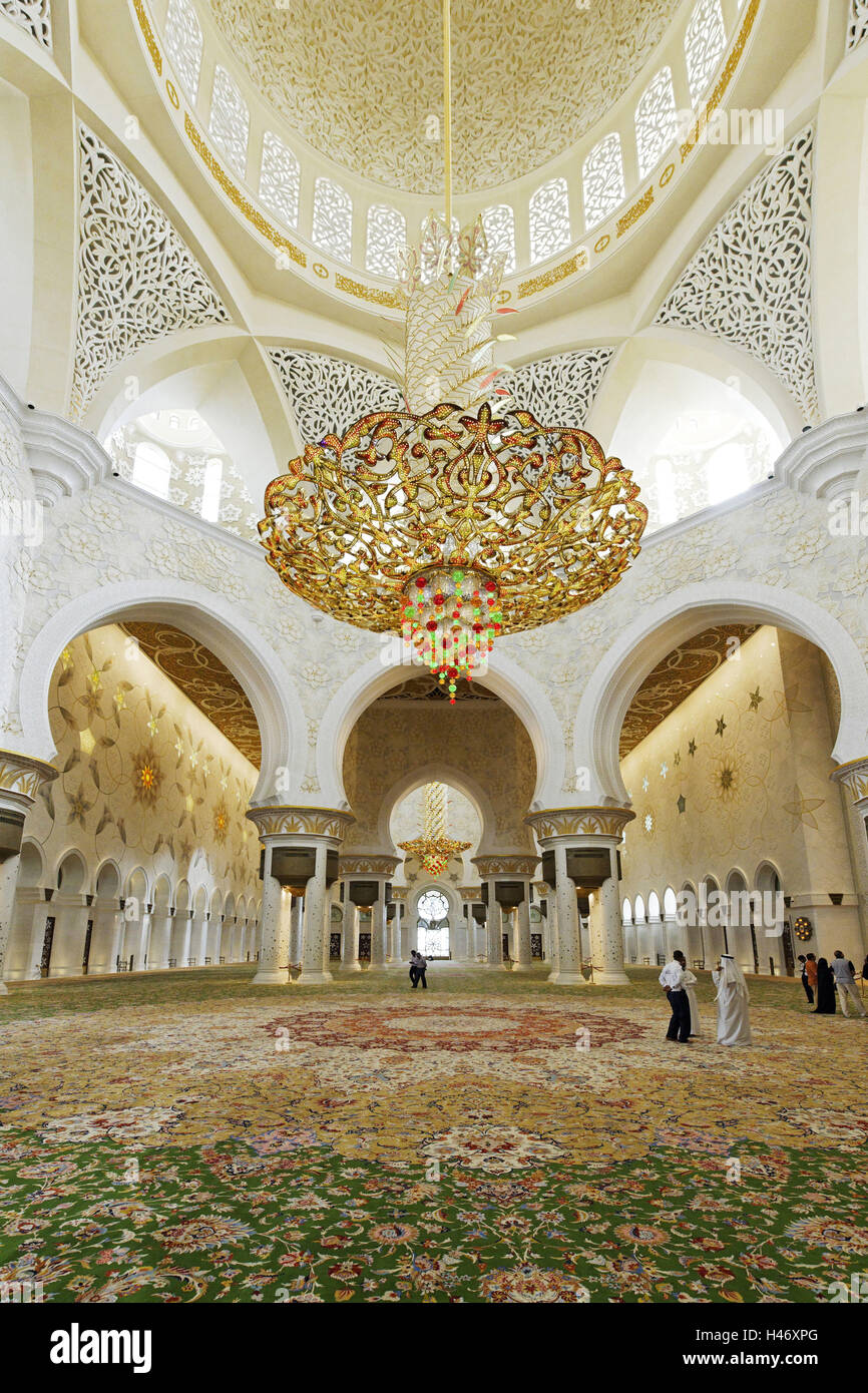 Chandelier en salle de prière, Mosquée Sheikh Zayed Bin Sultan Al Nahyan, troisième plus grande mosquée du monde, Al Maqtaa Émirat, Abu Dhabi, Émirats arabes unis, Banque D'Images
