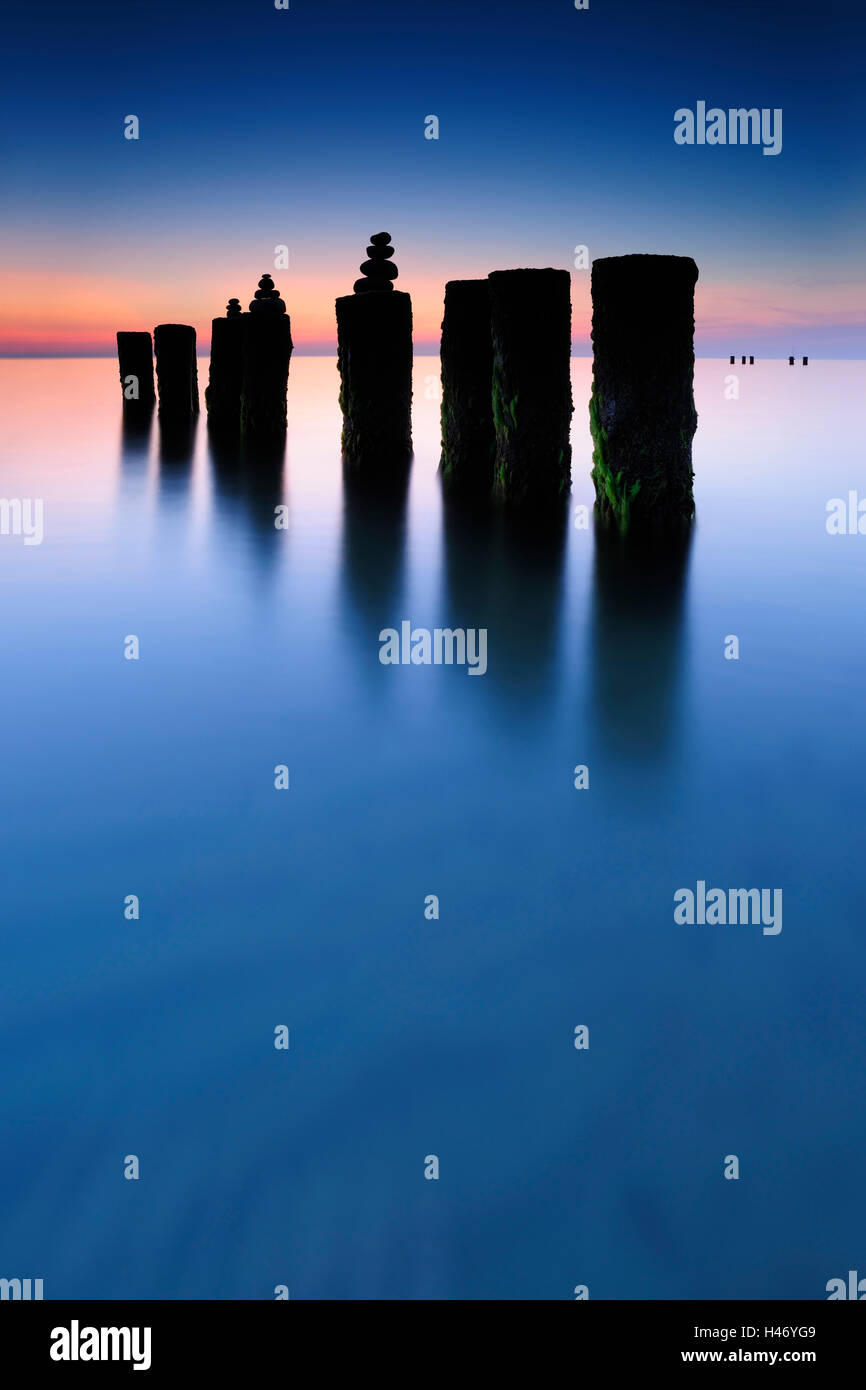 Coucher du soleil à côte ouest, Darß, mer Baltique, Allemagne Banque D'Images