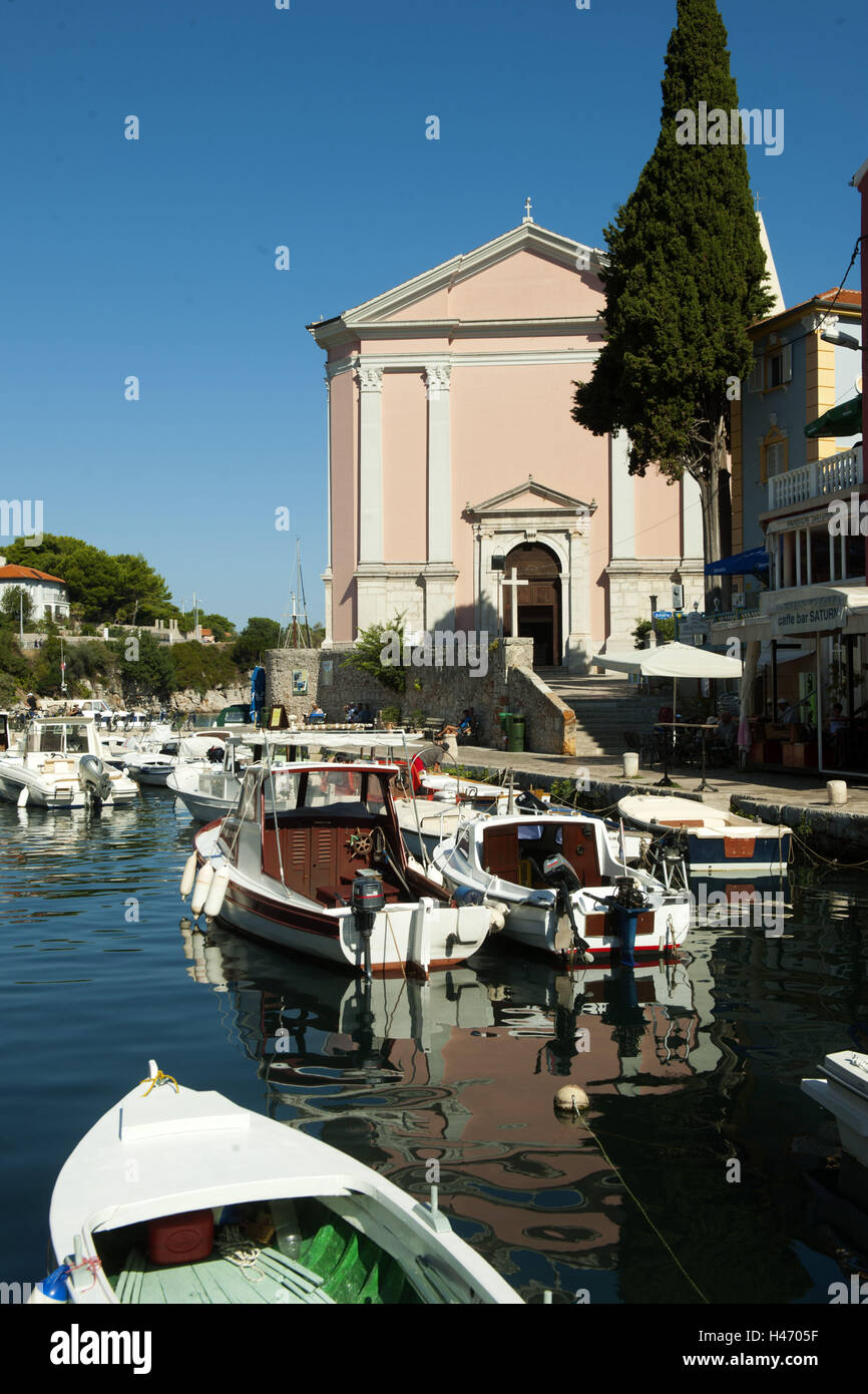 La Croatie, l'île de Losinj, Veli Losinj, le port et l'église, Saint Antonius Banque D'Images