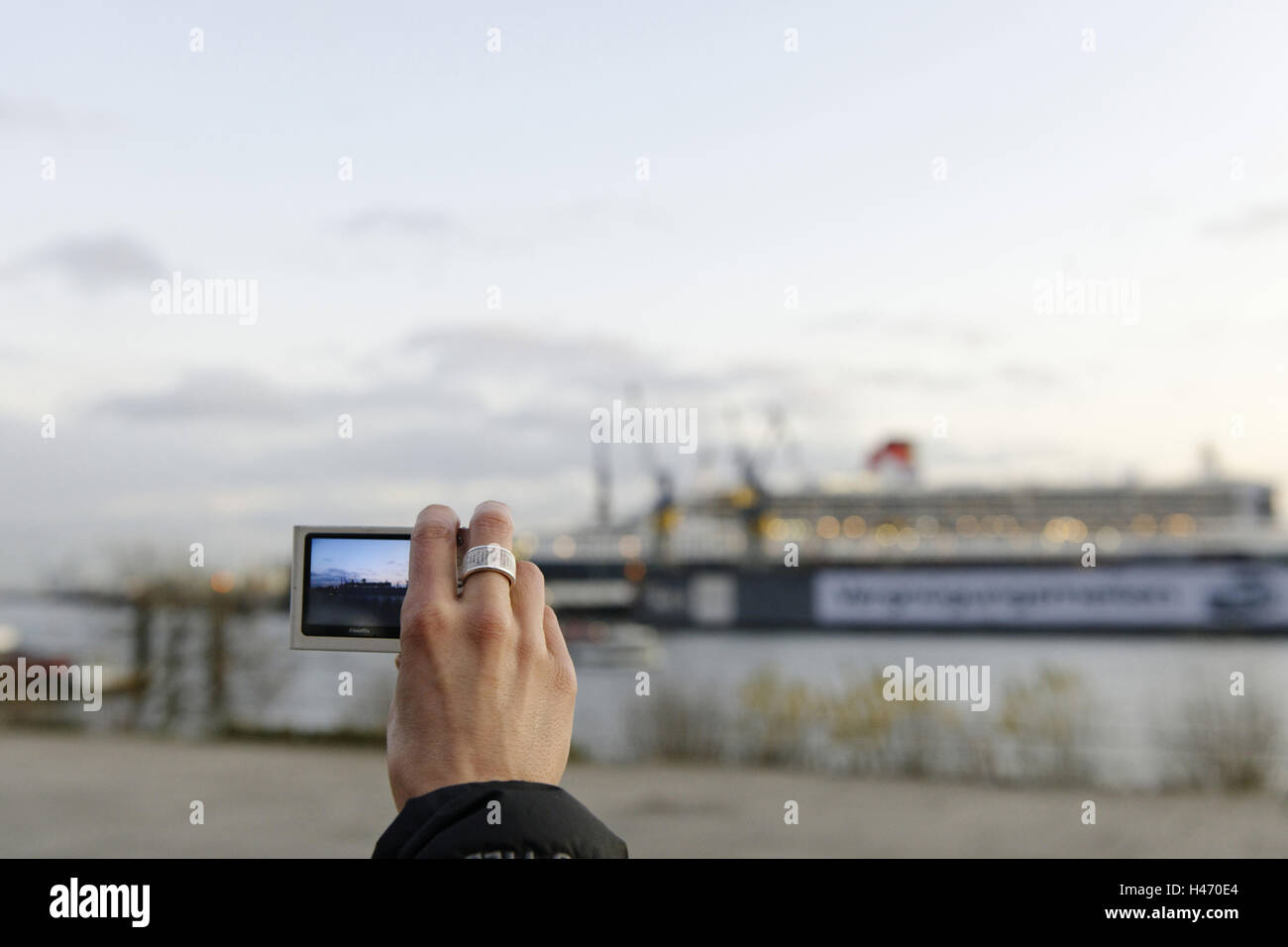 Prendre une photo d'Queen Mary 2 dans la cale sèche, détail, le tourisme, le marché aux poissons, ville hanséatique de Hambourg, Allemagne, Banque D'Images