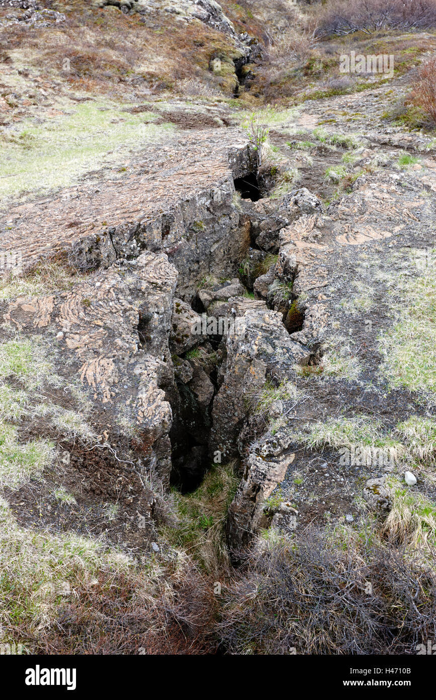 Les fissures des roches en raison de mouvement des plaques tectoniques le parc national de thingvellir Golden circle en Islande Banque D'Images