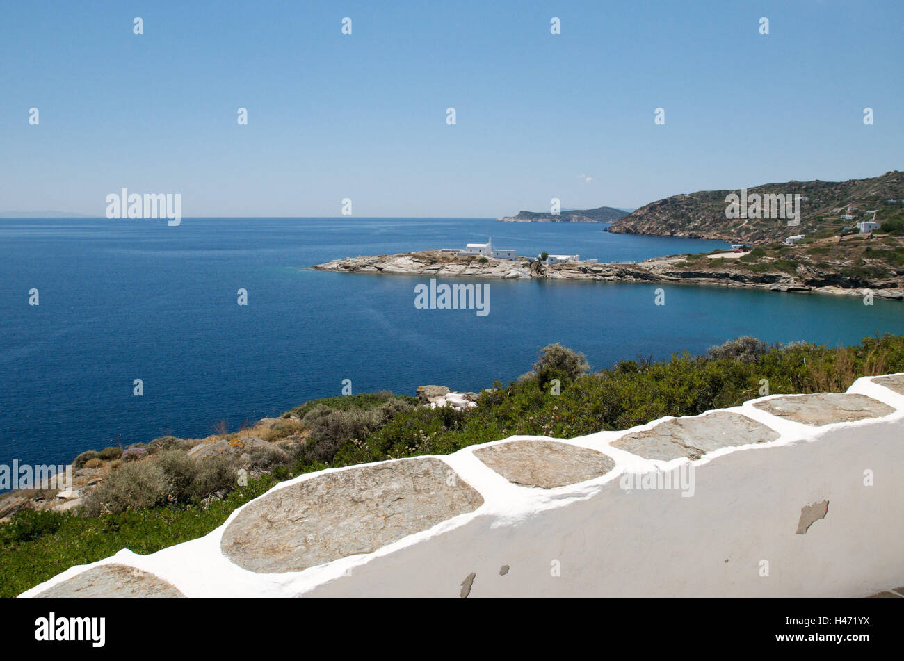 Côte, mer, monastère de Chrisopigi, Sifnos, l'île des Cyclades, Grèce, Banque D'Images