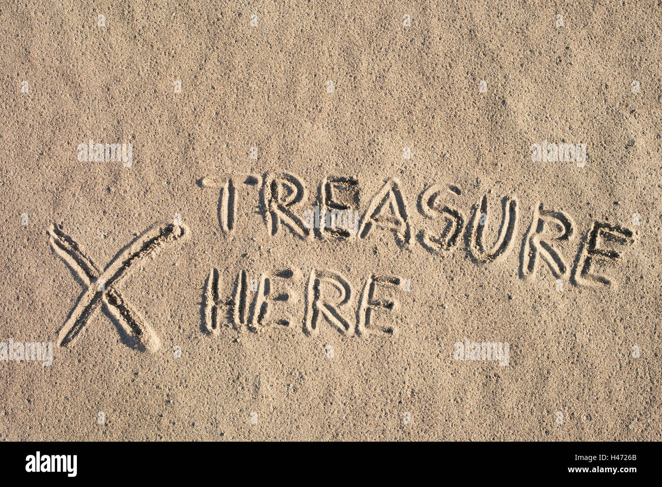 Signe mystérieux sur le sable. Banque D'Images