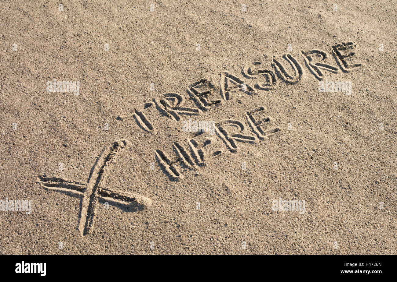 Signe mystérieux sur le sable. Banque D'Images