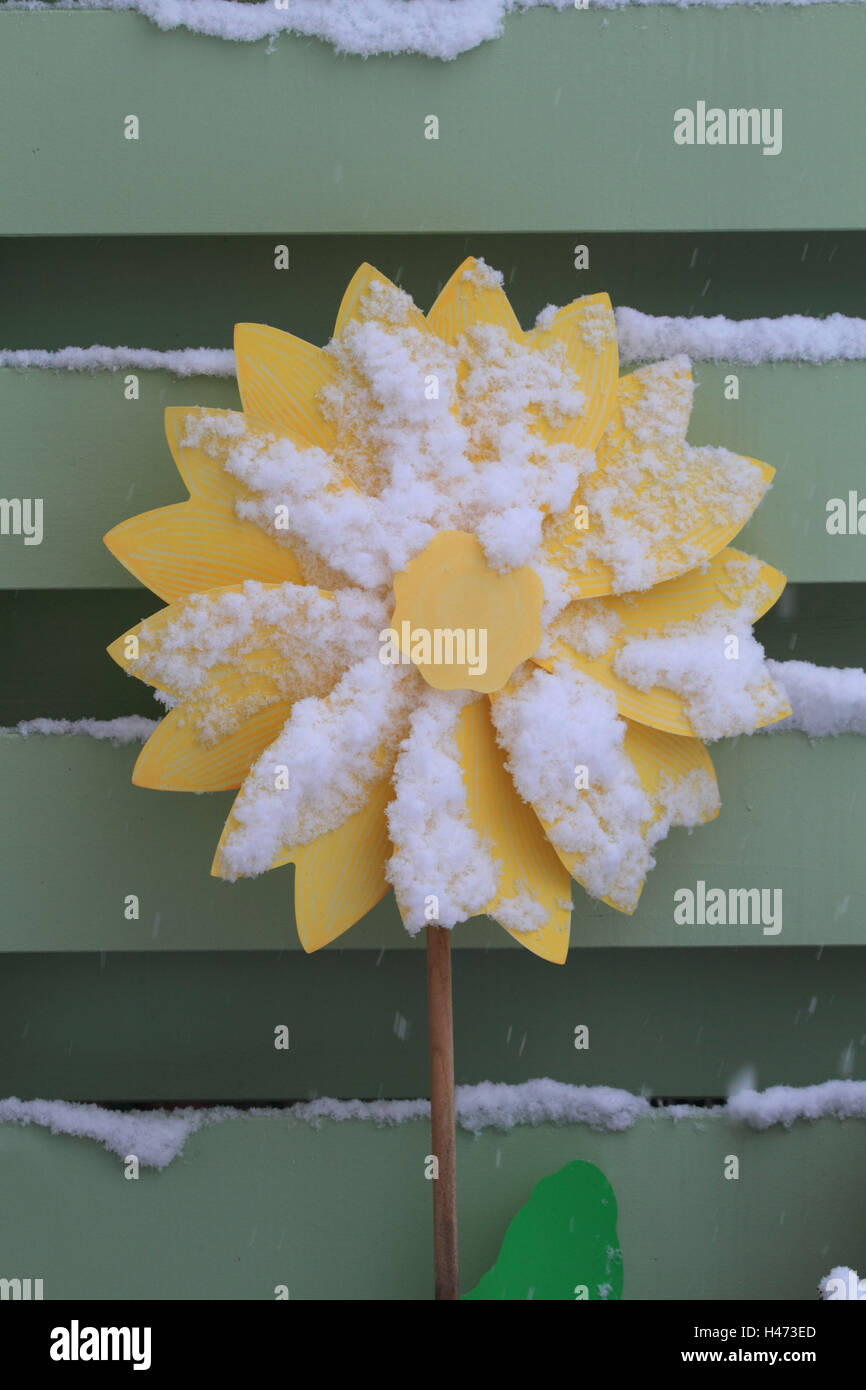 Wind turbine en hiver avec la neige, Banque D'Images