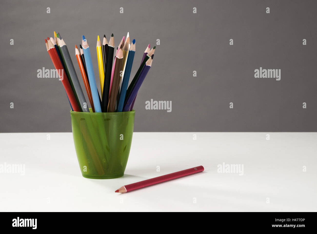 Les stylos de couleur dans la tasse, Banque D'Images