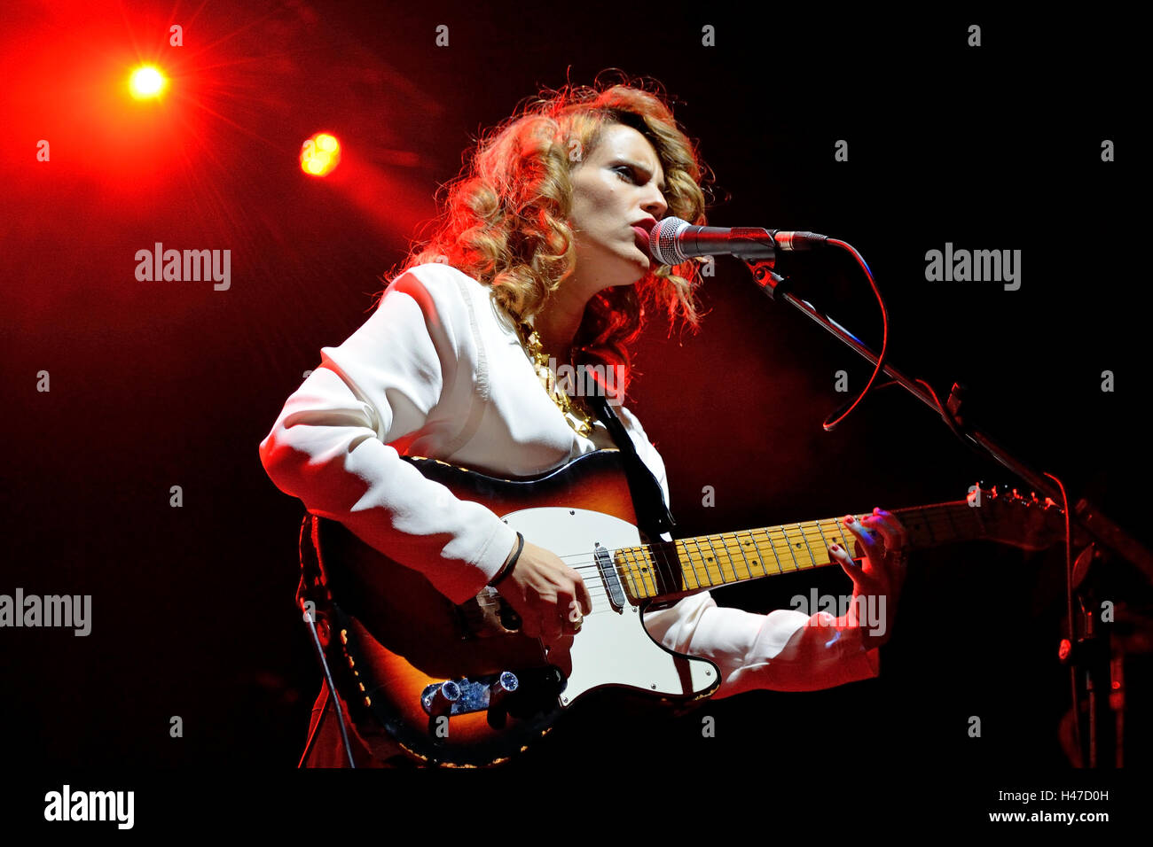 BILBAO, ESPAGNE - 31 OCT : Anna Calvi (band) performance live à Bime Festival le 31 octobre 2014 à Bilbao, en Espagne. Banque D'Images