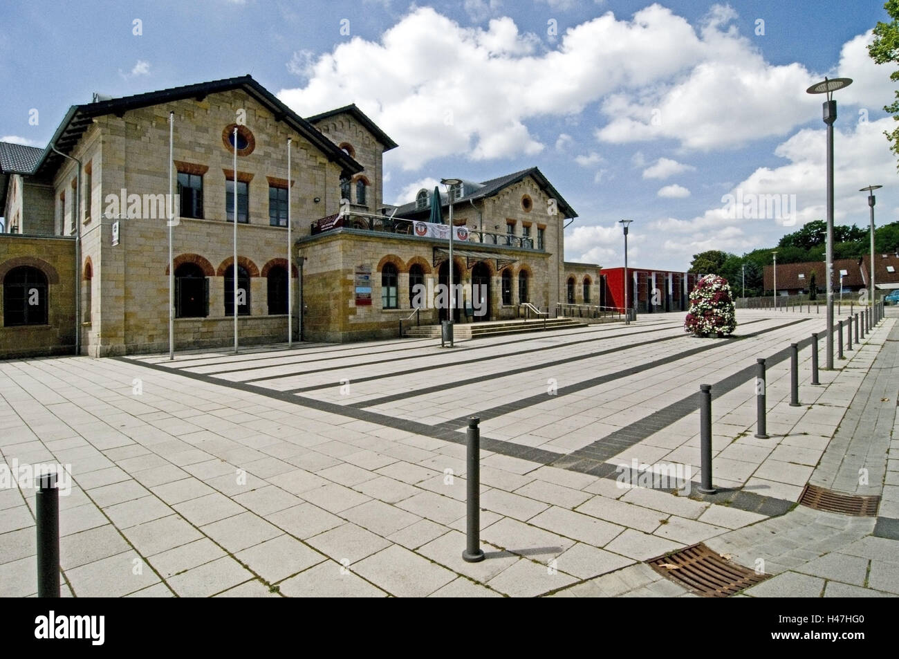 Allemagne, Basse-Saxe, Wolfenbüttel, la gare ferroviaire, à l'extérieur de la gare, l'espace, ville, vue sur la ville, de la gare, de la culture, de la gare avant-cour, parvis, gamme d'entrée, personne, Banque D'Images