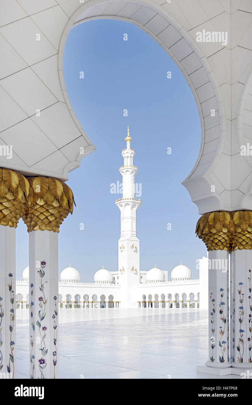 Cour intérieure, Cheikh Zayed Bin Sultan Al Nahyan Moschee, troisième plus grande mosquée du monde, Al Maqtaa Émirat, Abu Dhabi, Émirats arabes unis, au Moyen-Orient, en Asie, Banque D'Images