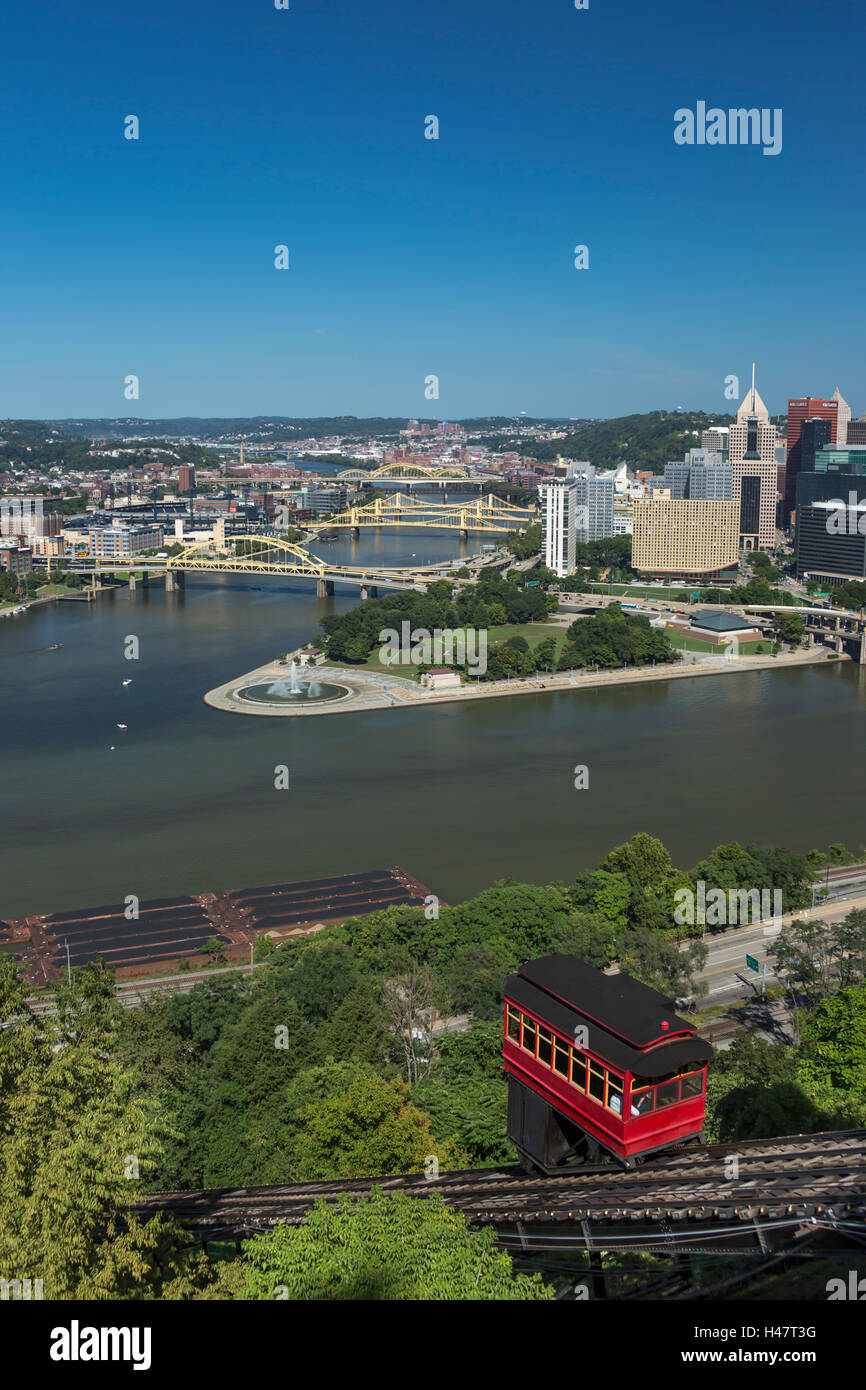 DUQUESNE INCLINE TÉLÉPHÉRIQUE Rouge (© HAUTEURS DUQUESNE INCLINE PRESERVATION SOCIETY 1964) PITTSBURGH SKYLINE NEW YORK USA Banque D'Images